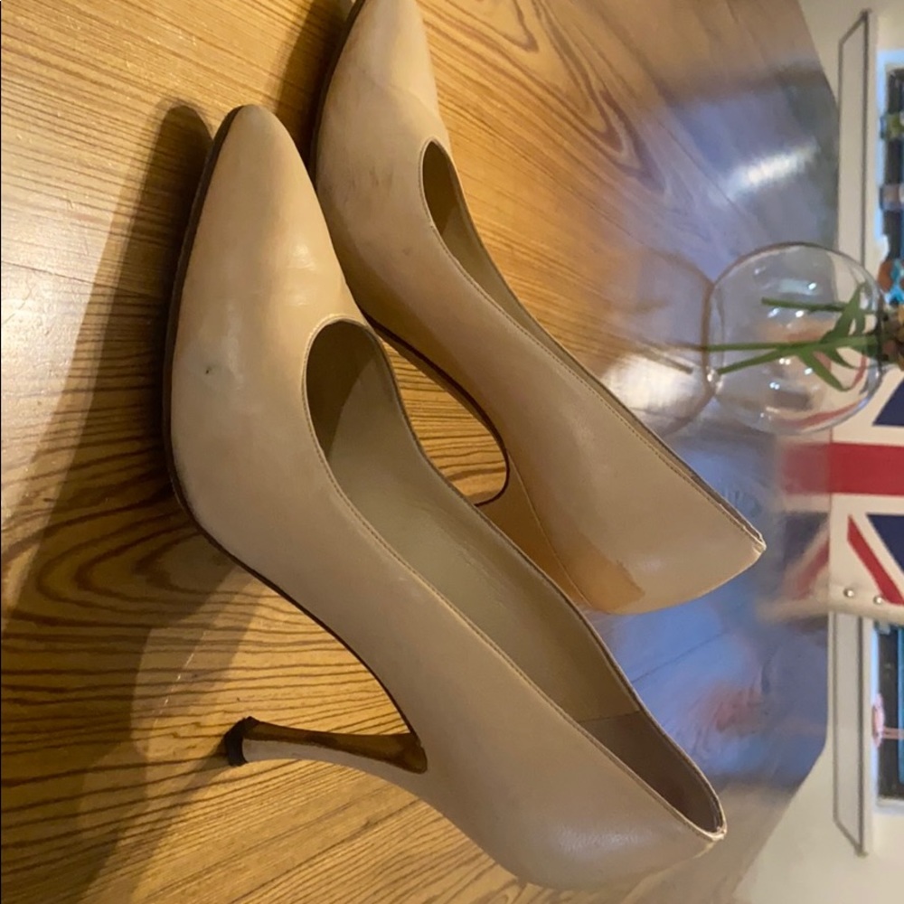 Vintage manolo blahnik nude pumps MAKE AN OFFER